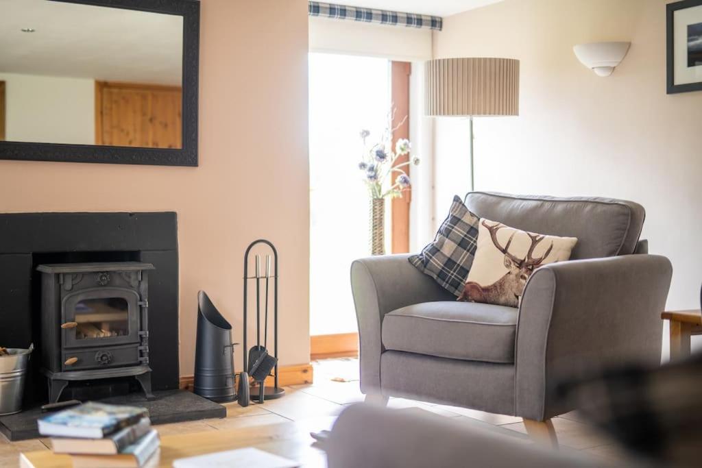 Cosy & Rustic Retreat - Woodland Cottage. Nairn Exteriör bild