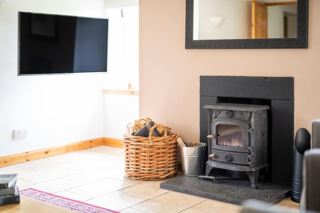 Cosy & Rustic Retreat - Woodland Cottage. Nairn Exteriör bild
