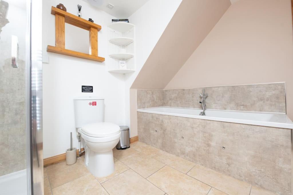 Cosy & Rustic Retreat - Woodland Cottage. Nairn Exteriör bild